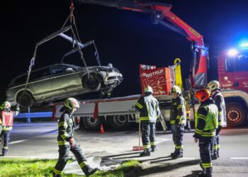 Bei Verkehrsunfall in Altmünster in Bachrinne gelandet