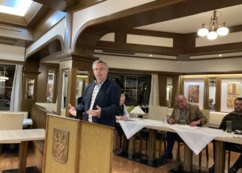 Renaturierung und Prädatoren als Hauptthema beim Fischereirevier Vöckla-Ager