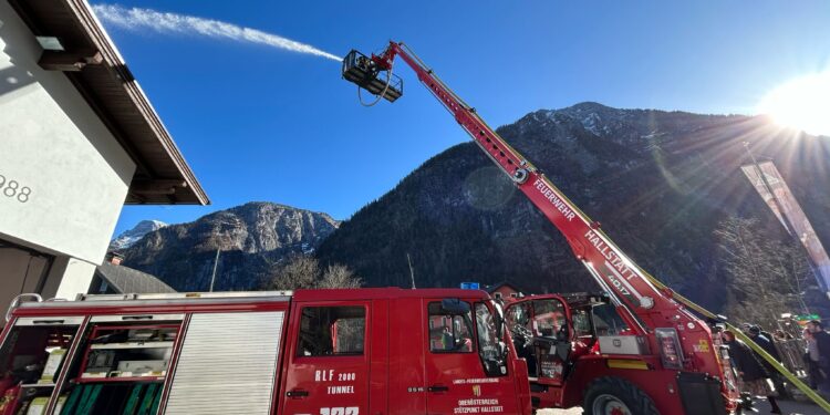 Freiwillige Feuerwehr Hallstatt absolviert Schulung für Teleskop-Arbeitsbühnen