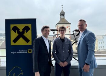 Raiffeisenbank Region Vöcklabruck zieht mit Radgruppe Vöcklabruck an einem Strang