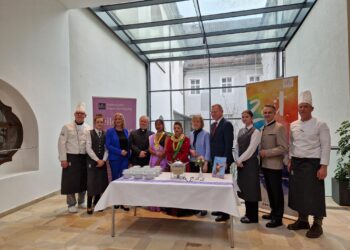 Die Tourismusschulen Bad Ischl kochen für das Benefiz-Suppenessen zugunsten der Aktion „Familienfasttag“