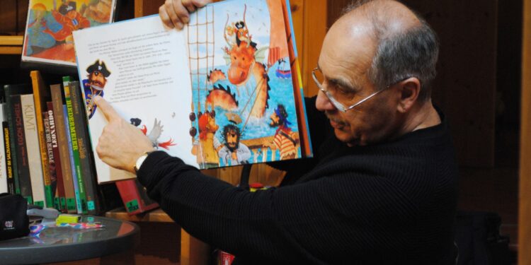 Vorlesestunde mit Wolfgang Schiller in der Stadtbücherei Gmunden