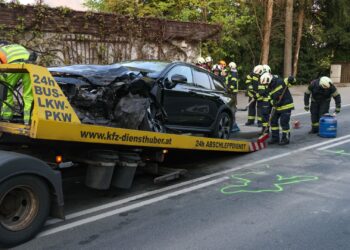 Drei Verletzte bei schwerem Verkehrsunfall in Altmünster