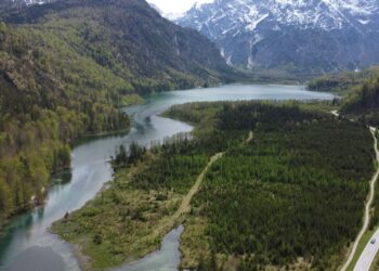 Personenrettung: Kajakfahrer am Almsee in Grünau im Almtal gekentert