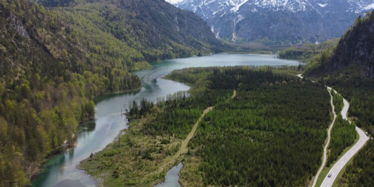 Personenrettung: Kajakfahrer am Almsee in Grünau im Almtal gekentert