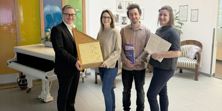 Lions Club Schwanenstadt spendet Zauberharfe an FraDomo Ottnang