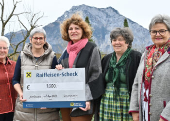 Goldhaubengruppe Altmünster-Spendenübergabe an die Mittelschule