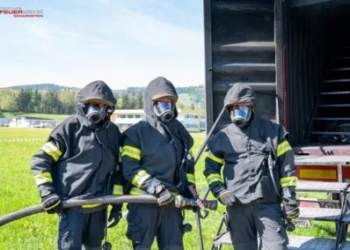 Feuerwehr Scharnstein organisiert bezirksweite Realbrandausbildung