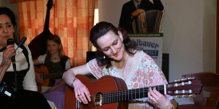 Heidi und Kurt-Schüler verwandeln Neukirchen in musikalisches Feuerwerk