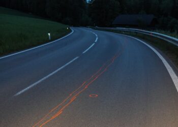 Motorradfahrer (20) stirbt bei Unfall in Gschwandt