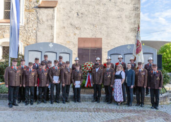Florianifeier der Ohlsdorfer Feuerwehren–Fahrzeugsegnung und hohe Auszeichnungen für verdiente Kommandomitglieder