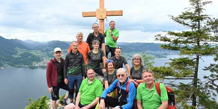 Neues Gipfelkreuz am Kleinen Schönberg