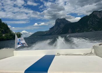 Herrenloses Boot am Traunsee