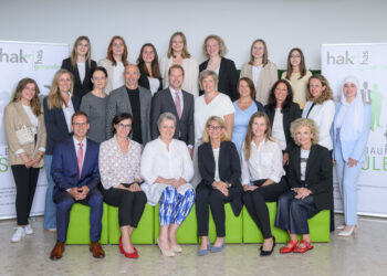 Absolventinnen und Absolventen der HAK und HAS Gmunden