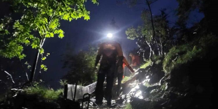 Bergrettungseinsatz während Gewitterfront am Traunstein