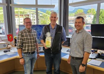 Freudiger Anlass bei der Hauptfeuerwache