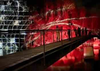 Ortsspezifische Lichtkunst für Laakirchen