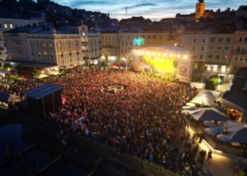 Wetterfeste Fans und eine tolle Stimmung beim „Gmunden rockt“