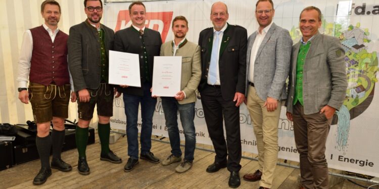 Über 2.000 Besucher feierten die Firma KFD (K.u.F. Drack) in Pettenbach