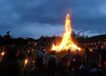 Sonnwendfeuer in Ebensee – Ein besonderes Fest am Feuerkogel