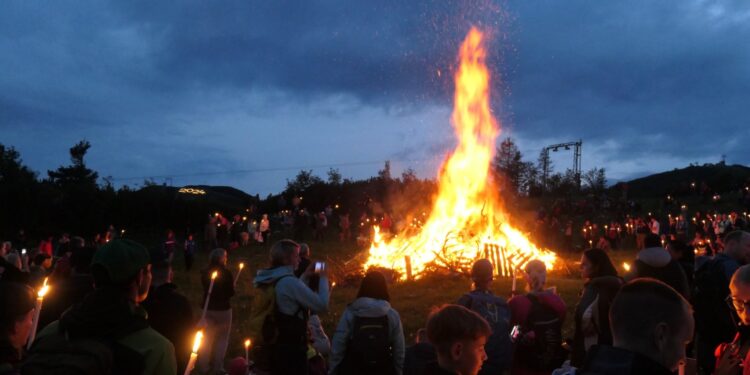 Sonnwendfeuer in Ebensee – Ein besonderes Fest am Feuerkogel