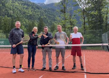 Aufschlag für neue Tennisplätze: Obertrauner Tennisplätze saniert!