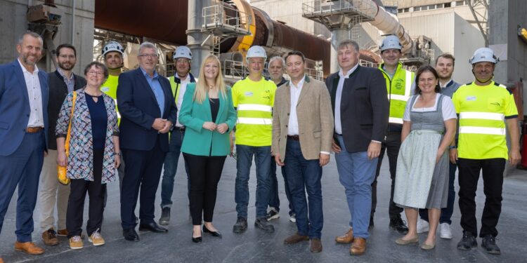 Großer Andrang am Tag der offenen Tür im Rohrdorfer Zementwerk am Standort Gmunden