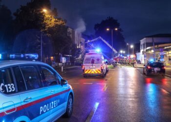 Ehemalige Vöcklabrucker Landesmusikschule in Flammen
