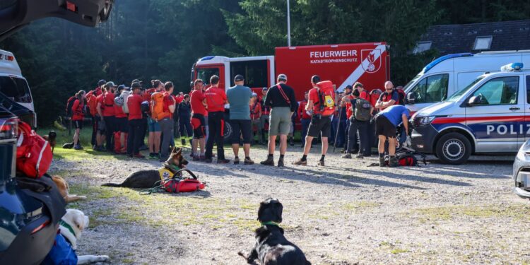 Suchaktion nach vermisster Bergwanderin (64) in Grünau im Almtal fortgesetzt