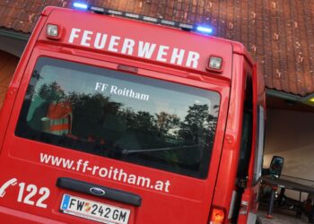 Minibagger fing unter Stromleitung Feuer