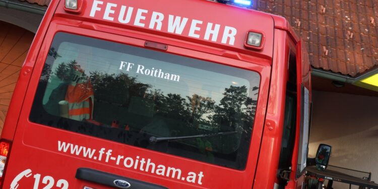 Minibagger fing unter Stromleitung Feuer