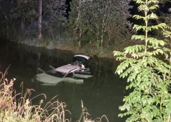 Betrunkener Fahrer verursacht mehrere Unfälle und landet in der Vöckla