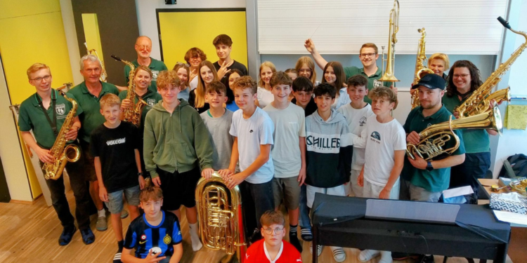 Musiker der Ortsmusikkapelle Mitterweißenbach am BG/BRG Bad Ischl