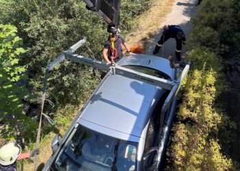 Auto steckte auf Radweg fest