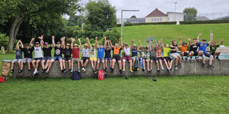 Jugendgruppen der HFW Bad Ischl und der FF Pfandl auf Jugendlager