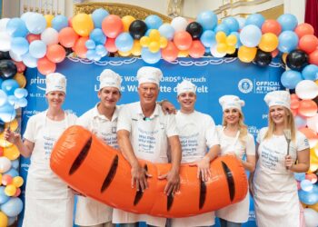 Amazon und die Metzgerei Maier brechen den GUINNESS WORLD RECORDS ™ Titel für „Die längste Wurstkette“