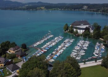 Schörfling am Attersee: Mann (73) nach Badetag leblos im Attersee entdeckt