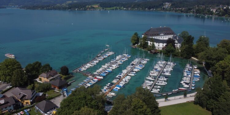Schörfling am Attersee: Mann (73) nach Badetag leblos im Attersee entdeckt