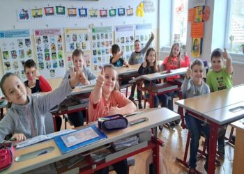 Skipper´s Club Gschwandt unterstützt Volksschule in Chmeľnica, Slowakei mit Schulmöbel