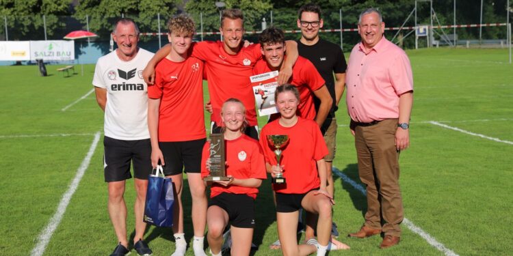Großer Andrang bei der 20. Laakirchner Faustball-Stadtmeisterschaft