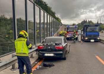 Schwerer Verkehrsunfall auf der Westautobahn nach Sekundenschlaf