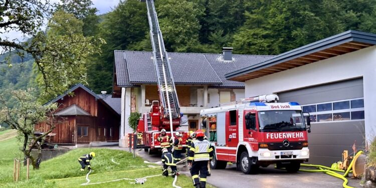 Großbrandübung landwirtschaftliches Objekt in Bad Ischl