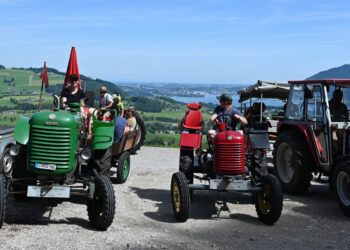 Oldtimer- und Traktorfans Altmünster feiern unvergessliches Treffen bei Kaiserwetter