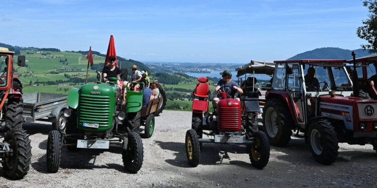 Oldtimer- und Traktorfans Altmünster feiern unvergessliches Treffen bei Kaiserwetter