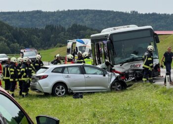 Schwerverletzte bei Frontalzusammenstoß mit Linienbus in Frankenmarkt