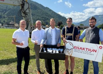 Wirtschaftsbund-Eis-Aktion bei der Firma Mayr Schulmöbel frischt auf