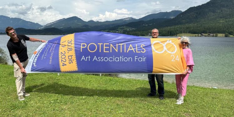 Die POTENTIALS OÖ Kunstmesse zu Besuch: Die Teilnehmenden zeigen ihre Ateliers und Werkstätten