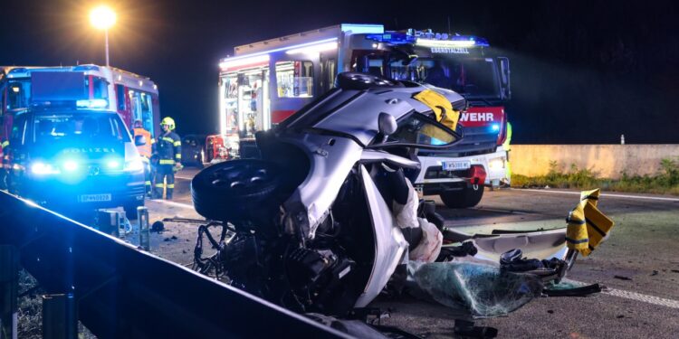 Geisterfahrerunfall: Autolenker (19) bei Frontalcrash auf Westautobahn in Vorchdorf tödlich verletzt