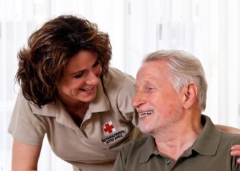 Als Pflegekraft Herzen berühren: Rotes Kreuz im Bezirk Gmunden sucht neue Mitarbeiterinnen und Mitarbeiter in der Mobilen Pflege