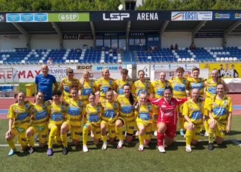 Gmundens Frauenelf feierte gelungene „Heim-Premiere“ mit „Dreier“!